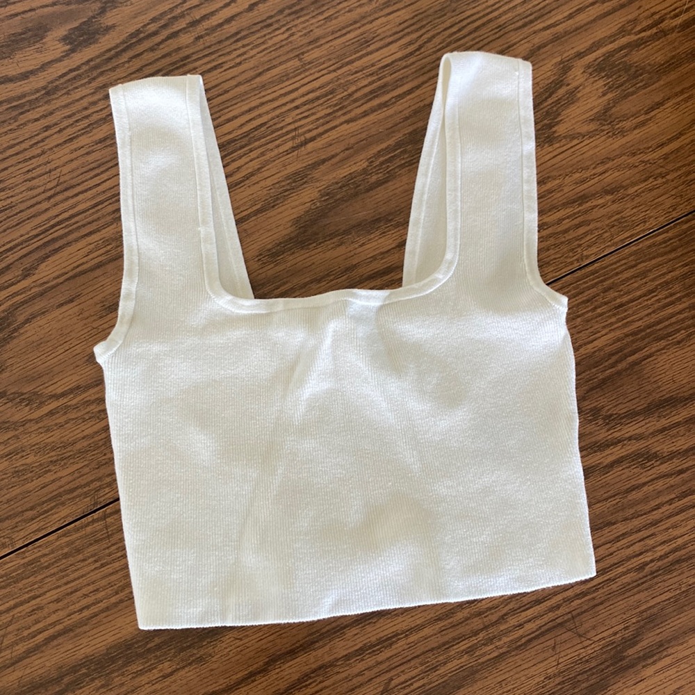 H&M crop top! It’s a size XS! The color is a creamy white!